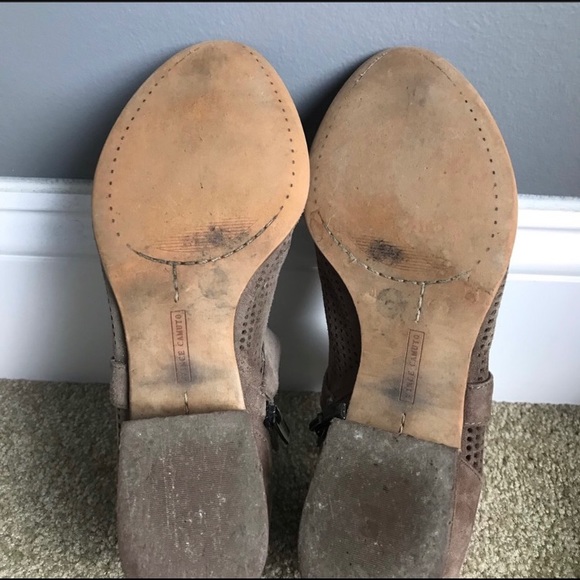 Vince Camuto Booties Side Zip Crisscross strap Tan Perforated Faux Leather 6.5 - Picture 5 of 6